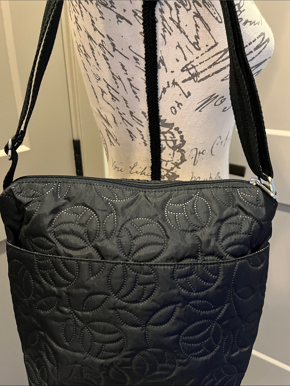 LeSportSac Black Nylon Crossbody Bag - NWOT - Picture 5 of 12